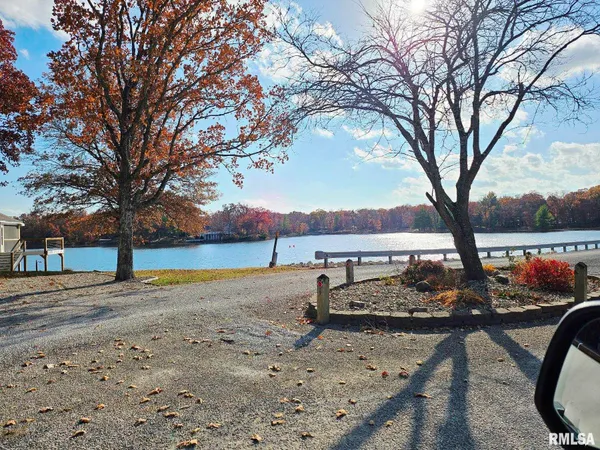 $215,000 | 11130 Catatoga Drive, Shipman, IL 62685