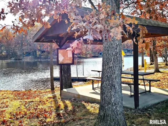 $218,000 | 11130 Catatoga Drive, Shipman, IL 62685