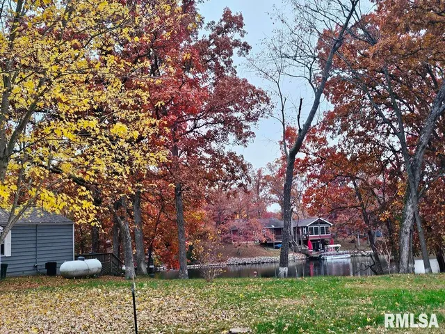 $218,000 | 11130 Catatoga Drive, Shipman, IL 62685