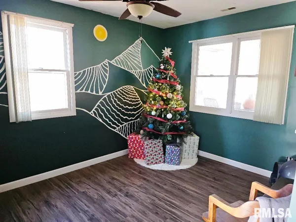$215,000 | 11130 Catatoga Drive, Shipman, IL 62685