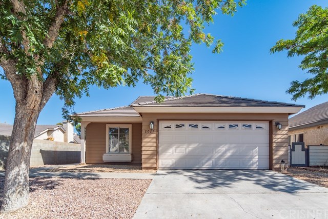 2027 Cape Cod Lane Palmdale, CA 93550 - Photo 2 of 18