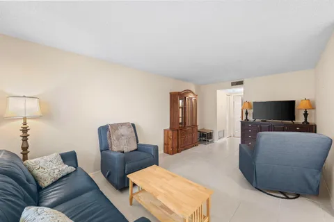 $114,000 | 2600 Southeast Ocean Boulevard, Unit W5, Stuart, FL 34996
