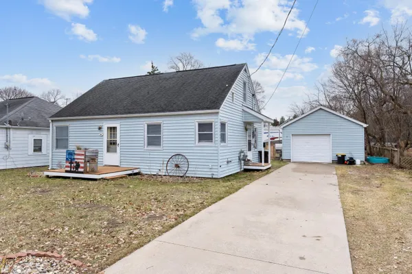 $189,900 | 16 West Pine Street, Fremont, MI 49412
