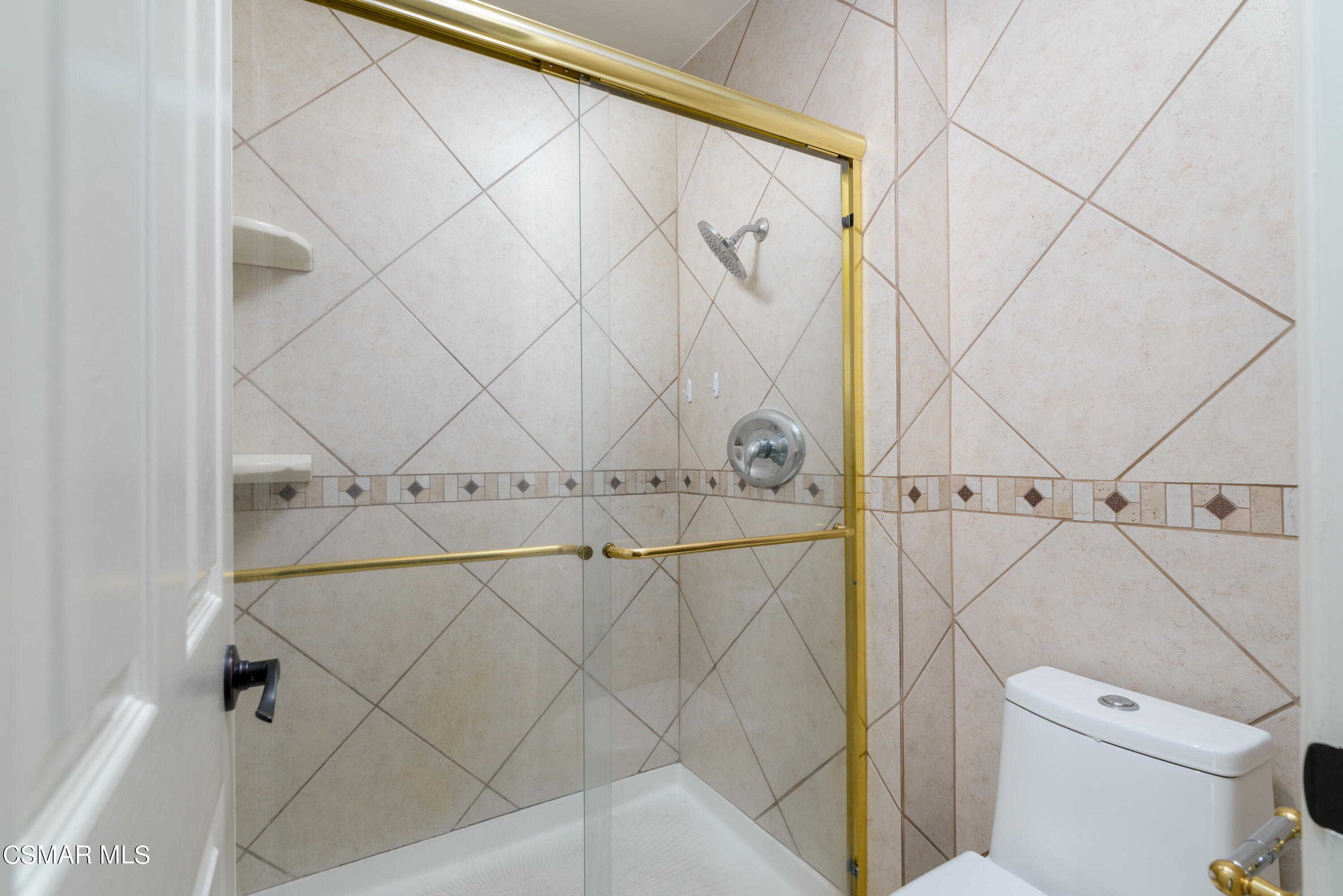 1667 Edgewater Lane Camarillo, CA 93010 - Photo 19 of 32 a bathroom with a shower and a toilet