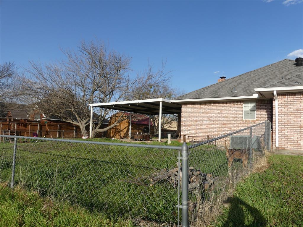 606 West Mulberry Street Decatur, TX 76234 - Photo 5 of 20 View of yard with fence