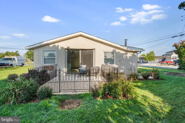 $2,300 | 102 East Boat Drive, Little Egg Harbor, NJ 08087