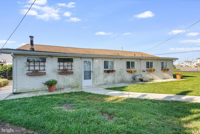 $2,300 | 102 East Boat Drive, Little Egg Harbor, NJ 08087