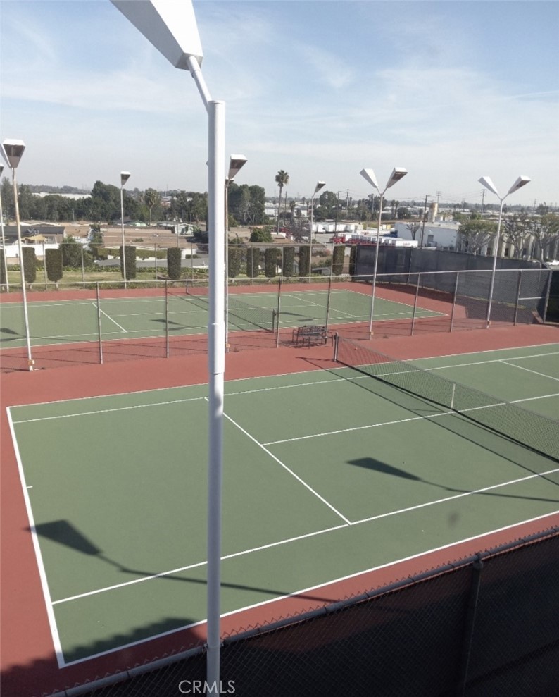 a tennis court that has tennis net