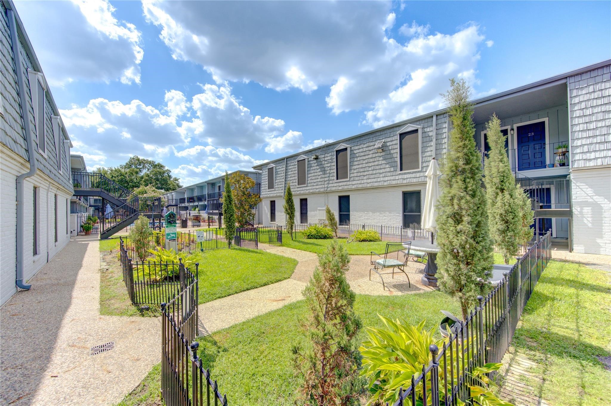 1901 South Voss Road, Unit 4 Houston, TX 77057 - Photo 23 of 26 a view of a house with swimming pool and sitting area
