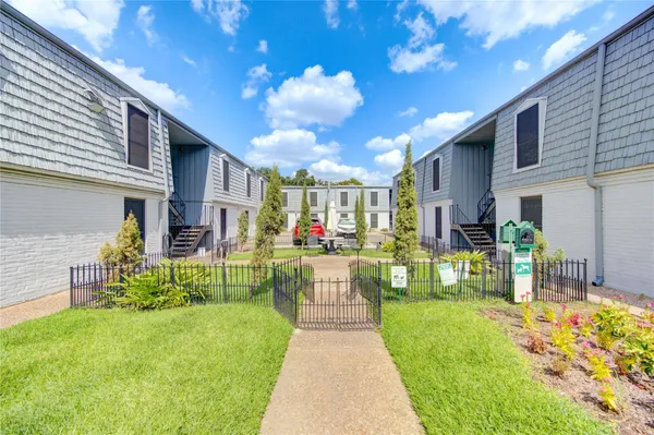 $1,500 | 1901 South Voss Road, Unit 4, Houston, TX 77057
