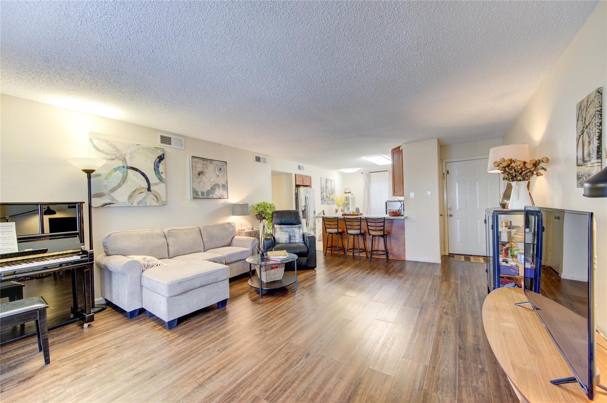 1901 South Voss Road, Unit 4 Houston, TX 77057 - Photo 4 of 26 a living room with furniture and a wooden floor
