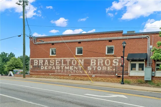 $549,440 | 161 High Pt Drive, Hoschton, GA 30548