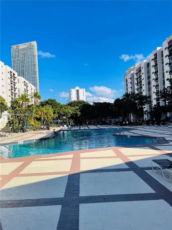 $2,100 | 17021 North Bay Road, Unit 318, Sunny Isles Beach, FL 33160