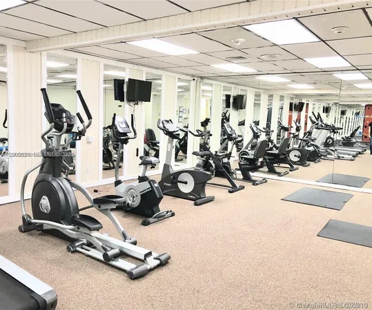 $2,100 | 17021 North Bay Road, Unit 318, Sunny Isles Beach, FL 33160