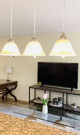 $2,100 | 17021 North Bay Road, Unit 318, Sunny Isles Beach, FL 33160