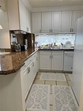 $2,100 | 17021 North Bay Road, Unit 318, Sunny Isles Beach, FL 33160