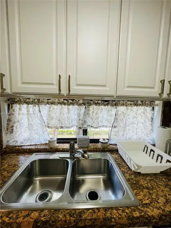 $2,100 | 17021 North Bay Road, Unit 318, Sunny Isles Beach, FL 33160