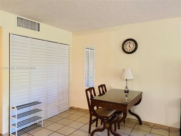 $2,100 | 17021 North Bay Road, Unit 318, Sunny Isles Beach, FL 33160