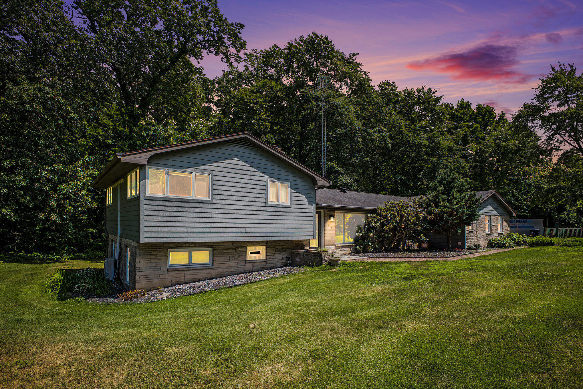 929 North Park Road Benton Harbor, MI 49022 - Photo 1 of 29 001_img_6273-twilight_969
