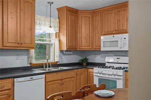 $375,000 | 229 Spruce Street, Zelienople, PA 16063