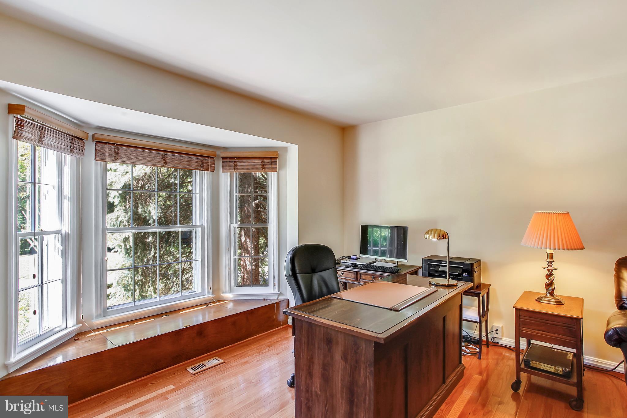 11887 Fawn Ridge Lane Reston, VA 20194 - Photo 11 of 27 Library/Living room