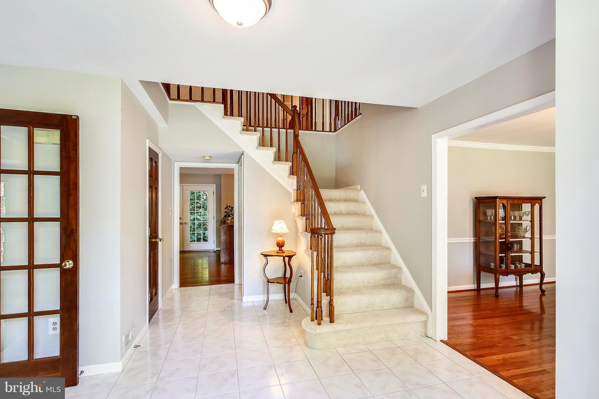11887 Fawn Ridge Lane Reston, VA 20194 - Photo 3 of 27 Elegant turned staircase