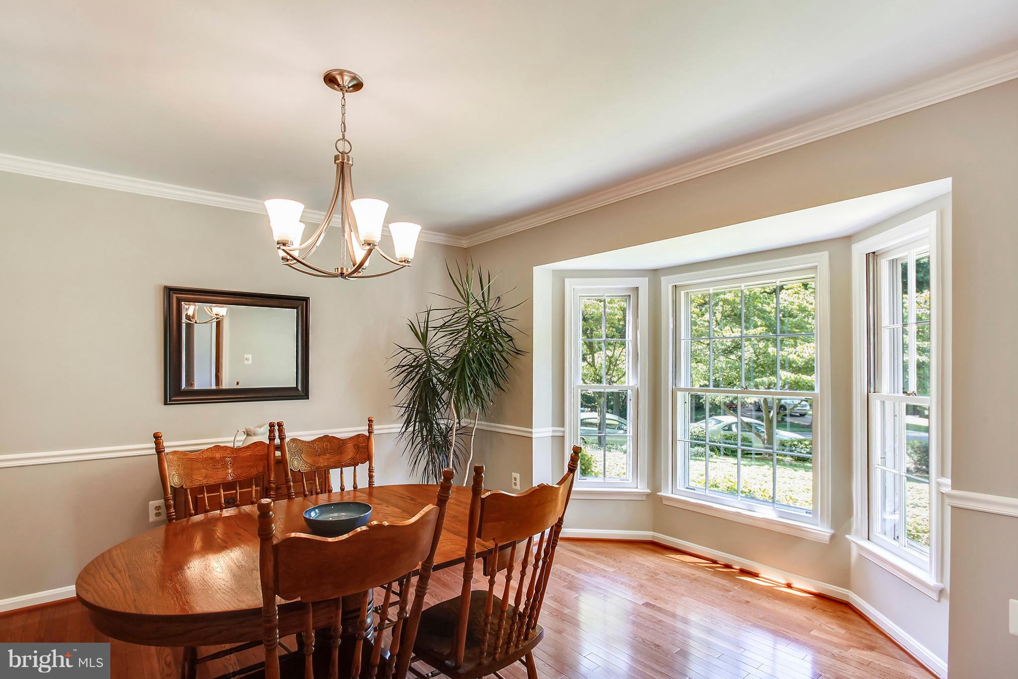 11887 Fawn Ridge Lane Reston, VA 20194 - Photo 4 of 27 Dining Room with triple bay window