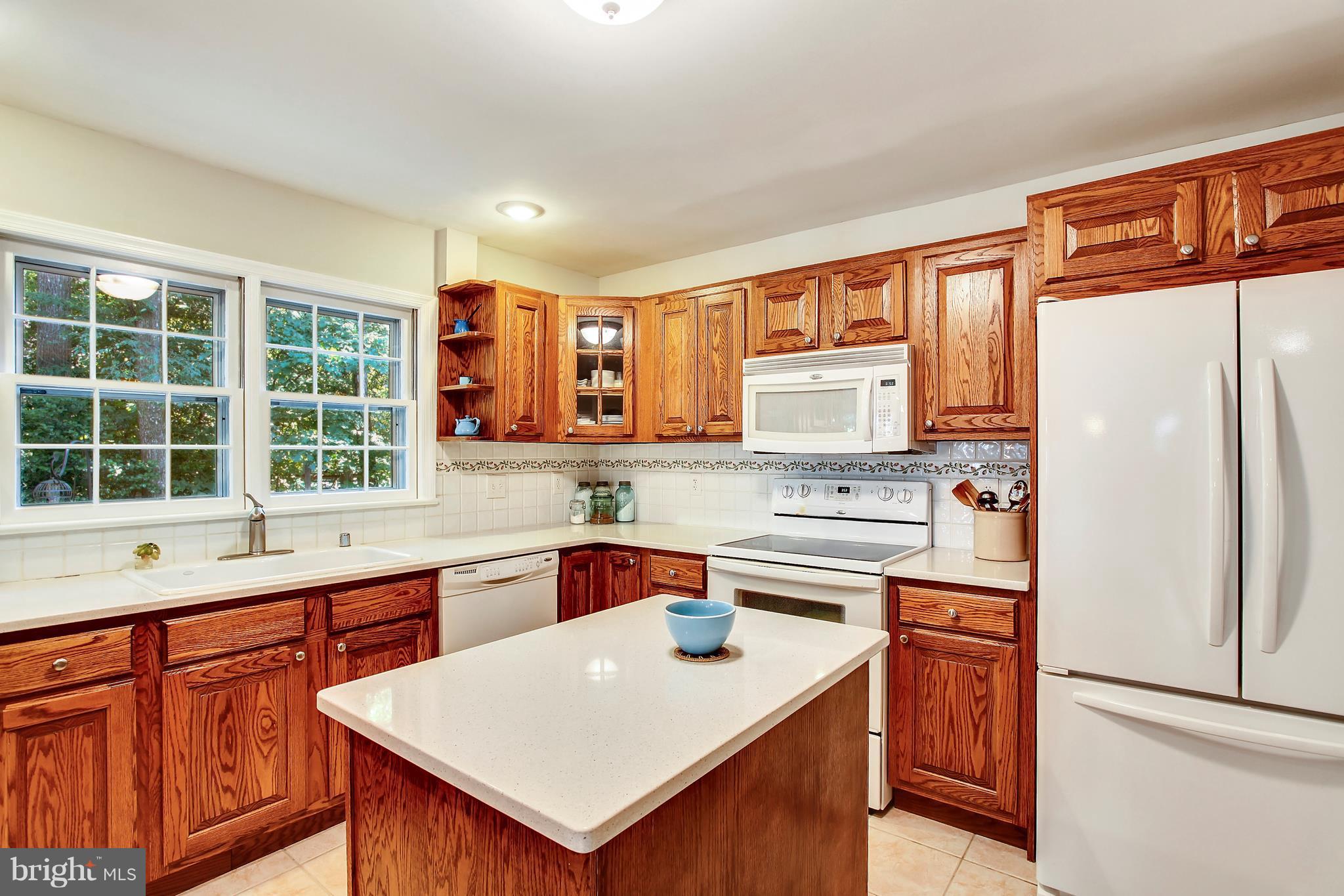 11887 Fawn Ridge Lane Reston, VA 20194 - Photo 8 of 27 Center island with lots of storage