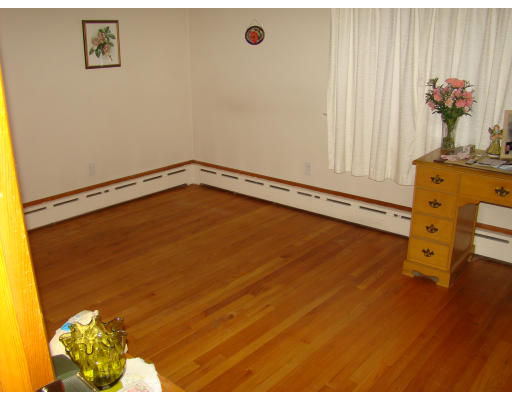 42 Macomber Avenue Springfield, MA 01119 - Photo 3 of 4