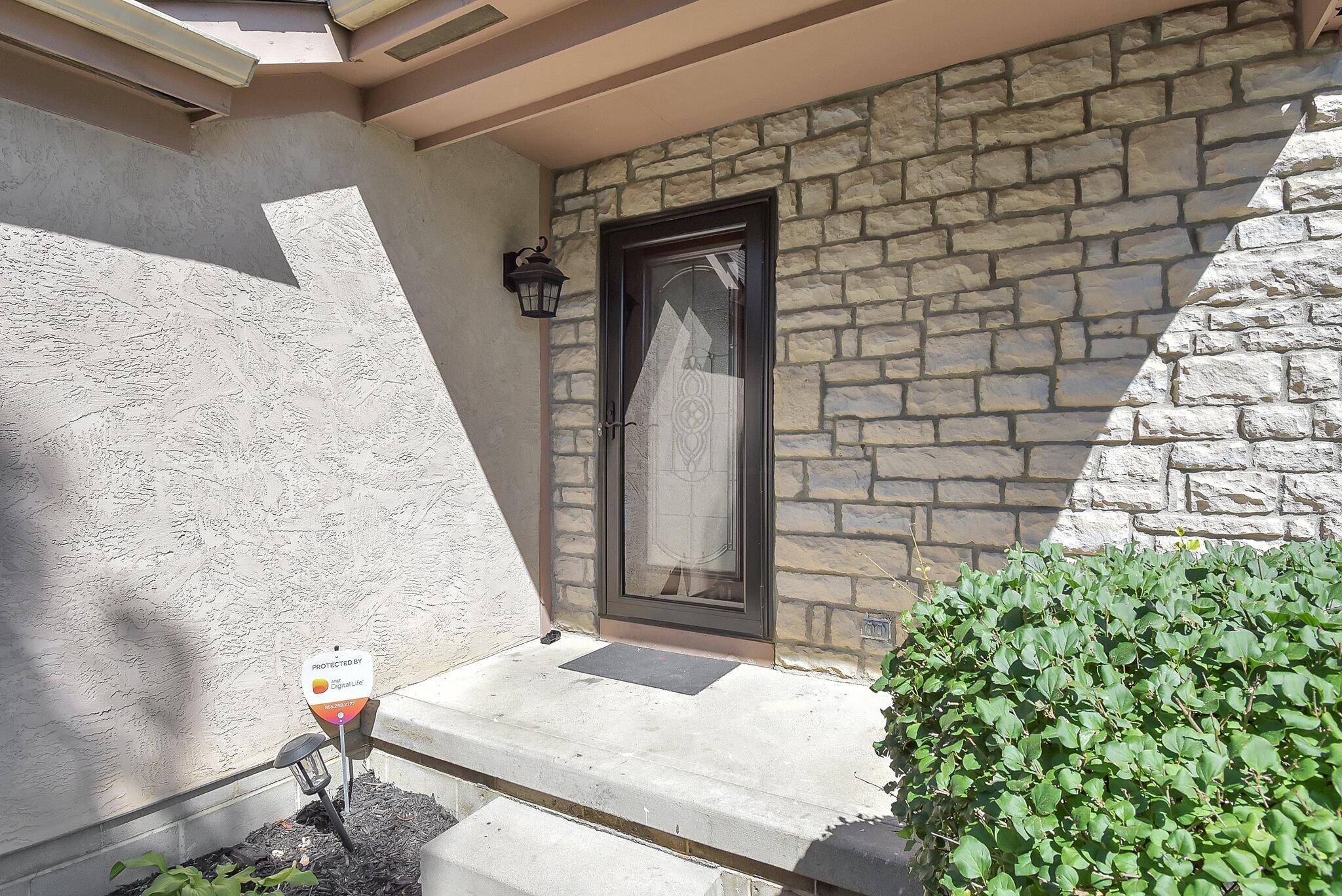 1112 Rousseau Lane Galloway, OH 43119 - Photo 6 of 43 Stone and Stucco