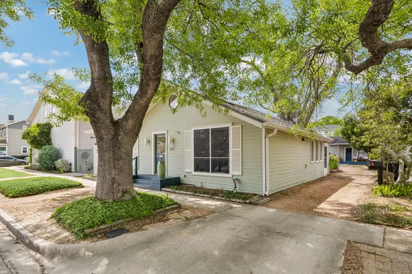 $2,800 | 905 Harvard Street, Houston, TX 77008