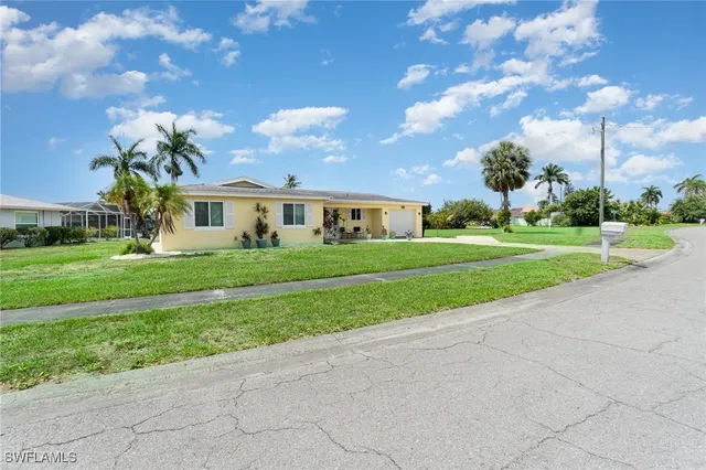$334,000 | 1751 Lakeview Boulevard, North Fort Myers, FL 33903