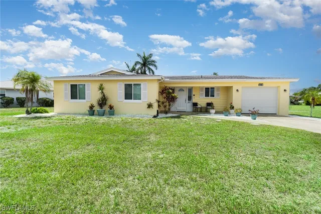 $334,000 | 1751 Lakeview Boulevard, North Fort Myers, FL 33903