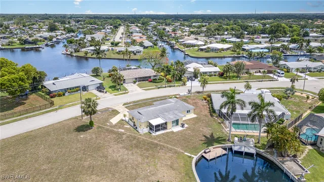 $334,000 | 1751 Lakeview Boulevard, North Fort Myers, FL 33903