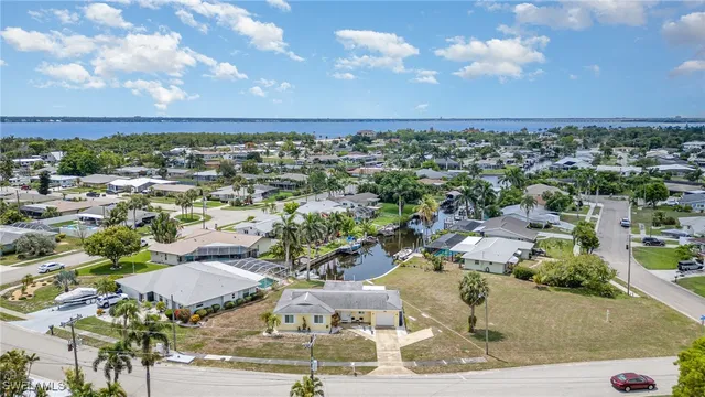$334,000 | 1751 Lakeview Boulevard, North Fort Myers, FL 33903