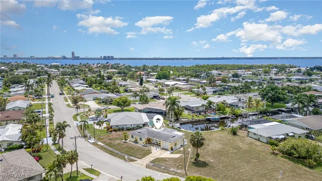 $334,000 | 1751 Lakeview Boulevard, North Fort Myers, FL 33903