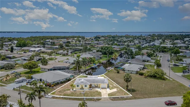 $334,000 | 1751 Lakeview Boulevard, North Fort Myers, FL 33903