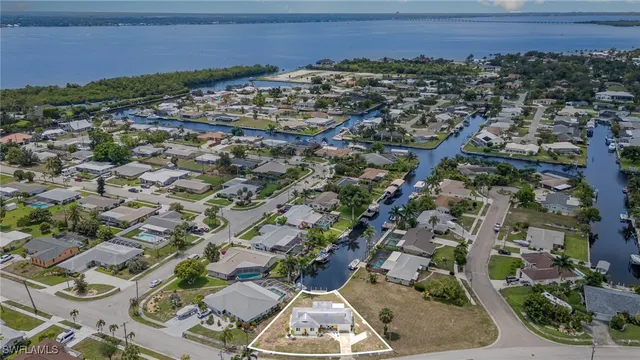 $334,000 | 1751 Lakeview Boulevard, North Fort Myers, FL 33903