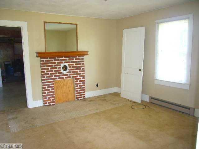 3041 Clyde Road Boonville, NC 27011 - Photo 5 of 14 Living Room.