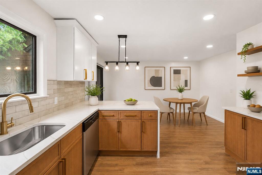 261 Sunset Key Secaucus, NJ 07094 - Photo 15 of 35