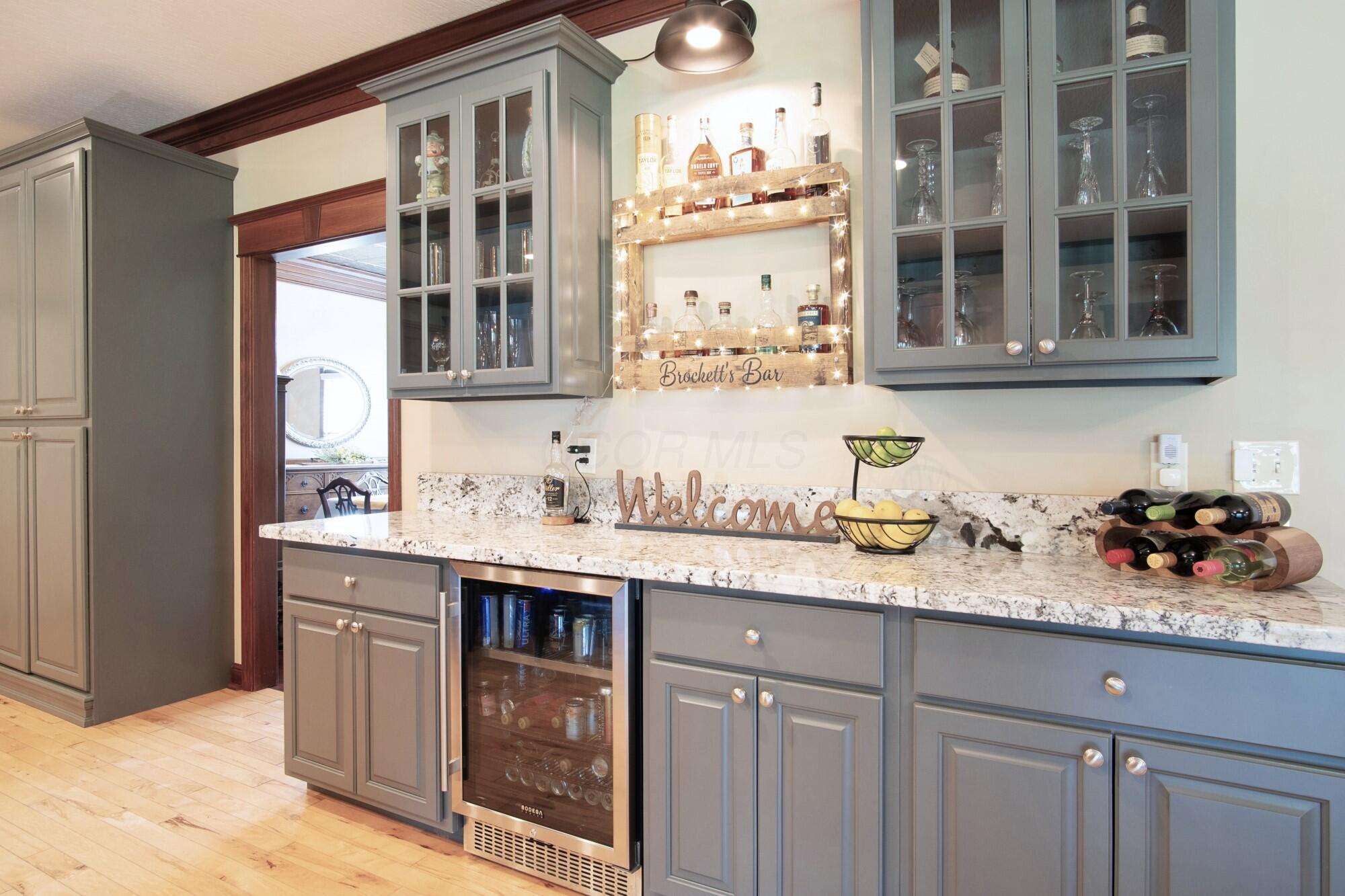 4260 Clark-Shaw Road Powell, OH 43065 - Photo 29 of 86 Side Bar - Amish Custom Cabinetry