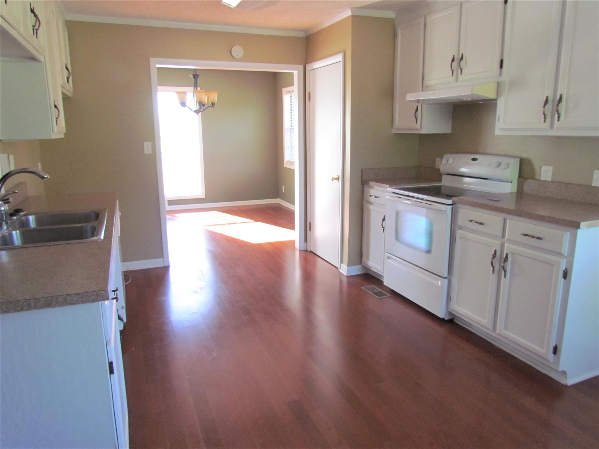 2680 Old Murfreesboro Road West Lebanon, TN 37090 - Photo 6 of 30 The kitchen includes a smooth top stove, single oven and dishwasher