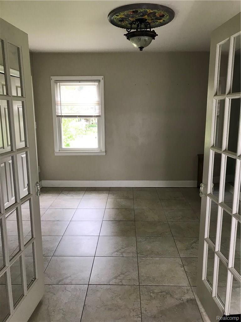 14361 Newburgh Road Livonia, MI 48154 - Photo 23 of 43 IMG_4933.JPG