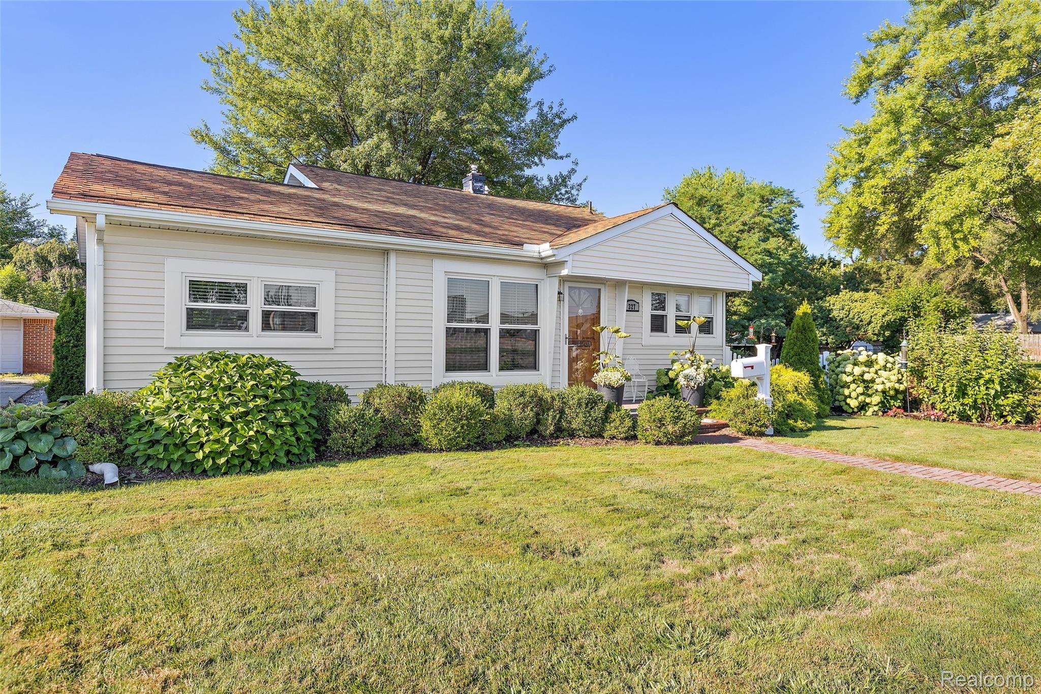 327 West Maple Road Clawson, MI 48017 - Photo 20 of 26 327 W Maple-5.jpg