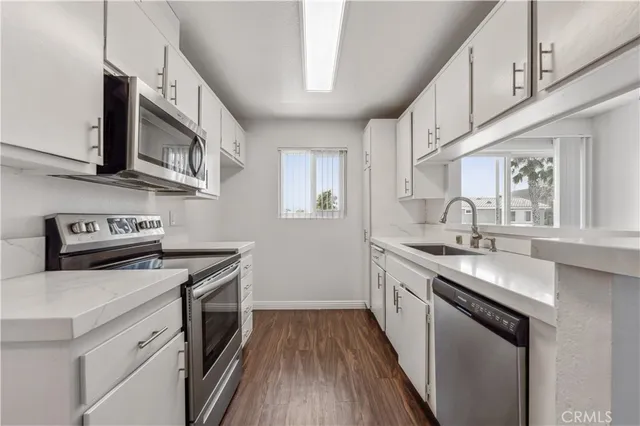 $3,295 | 415 South Prospect Avenue, Unit 214, Redondo Beach, CA 90277