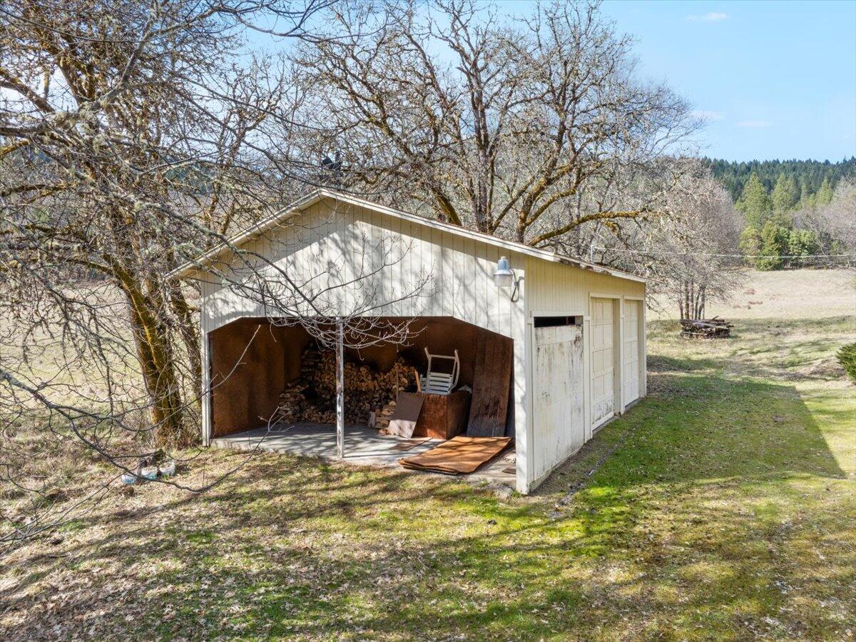 6526 Tunnel Loop Road Grants Pass, OR 97526 - Photo 12 of 54 Detached Garage/Shop