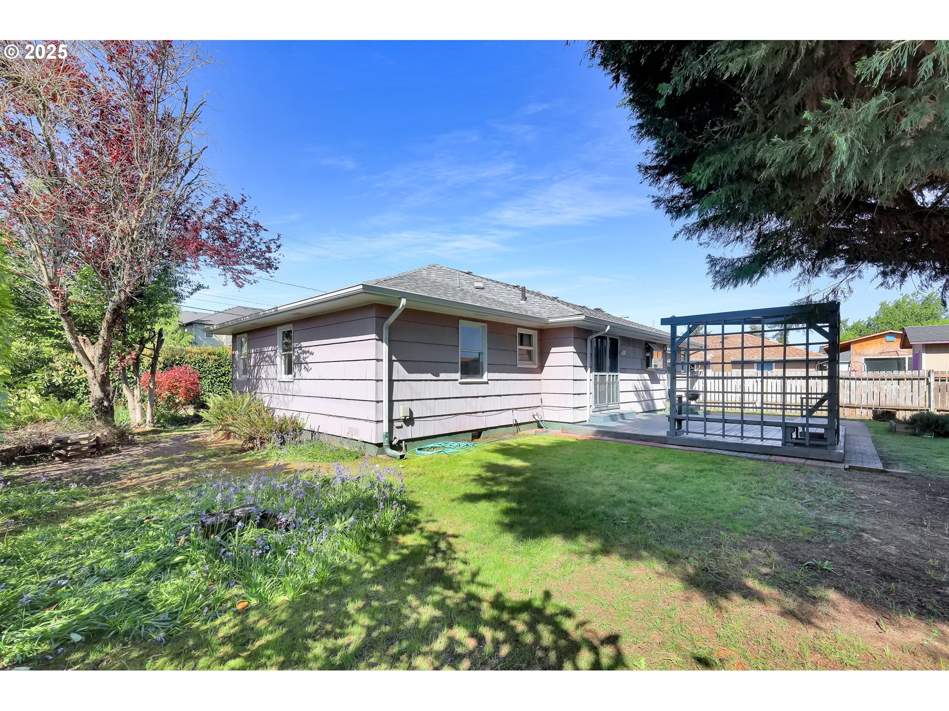 4150 Barger Drive Eugene, OR 97402 - Photo 19 of 28 a backyard of a house with table and chairs