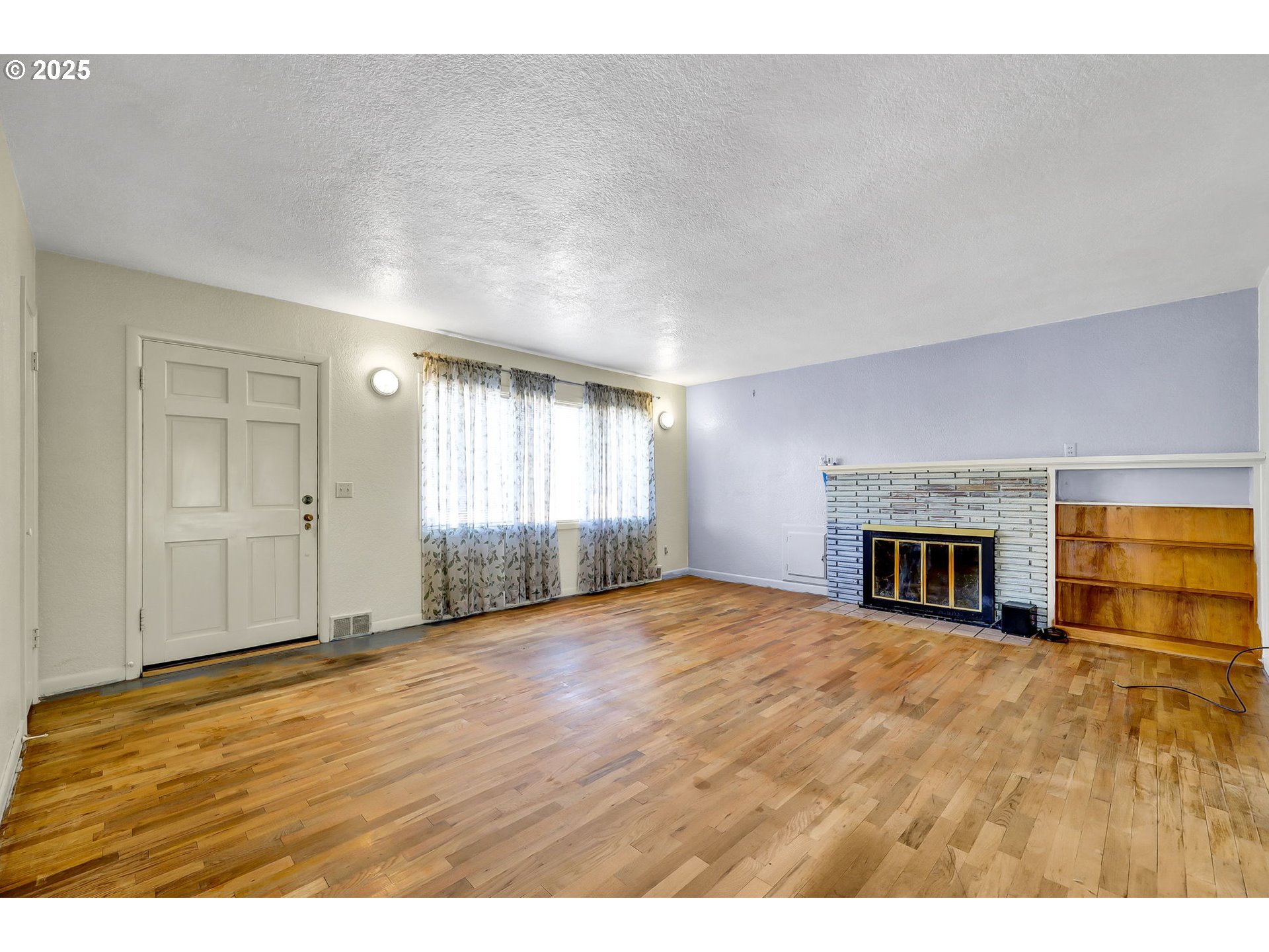 4150 Barger Drive Eugene, OR 97402 - Photo 4 of 28 a view of empty room with a fireplace