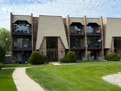 $176,900 | 7316 Blackstone Avenue, Unit 36, Justice, IL 60458