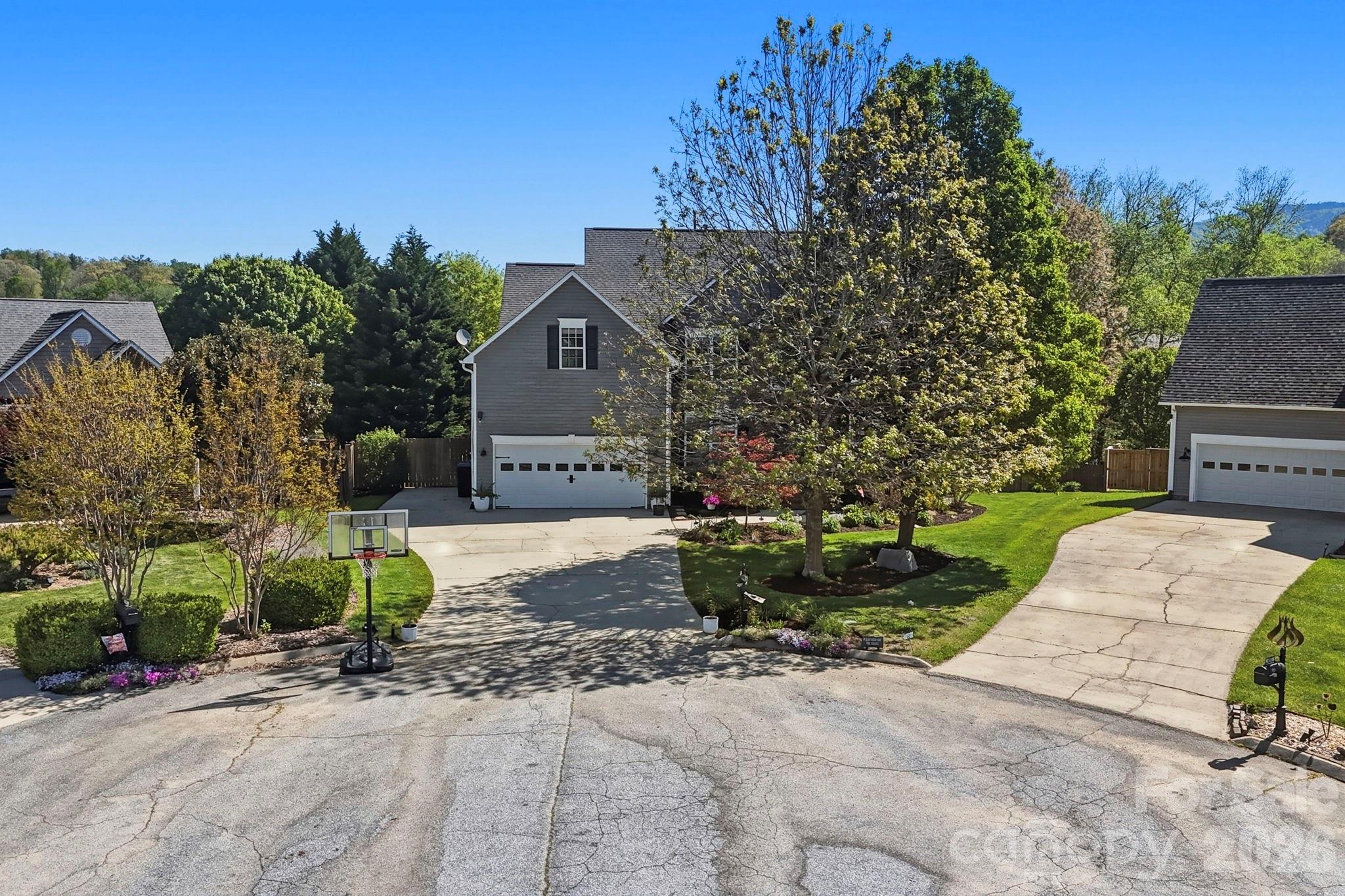 497 English Oak Road Fletcher, NC 28732 - Photo 2 of 46